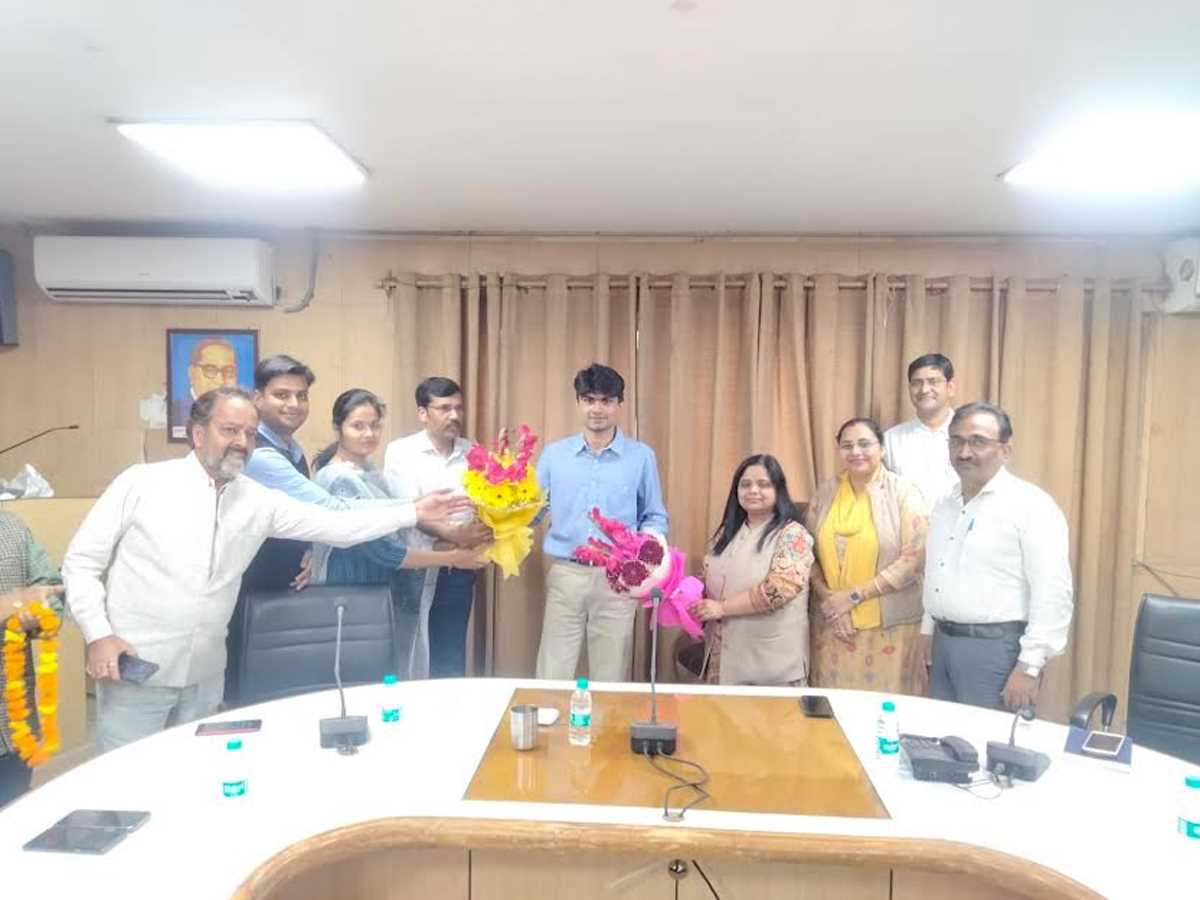 जिलाधिकारी सुहास एल.वाई. को अधिकारी व कर्मचारियों ने दी विदाई